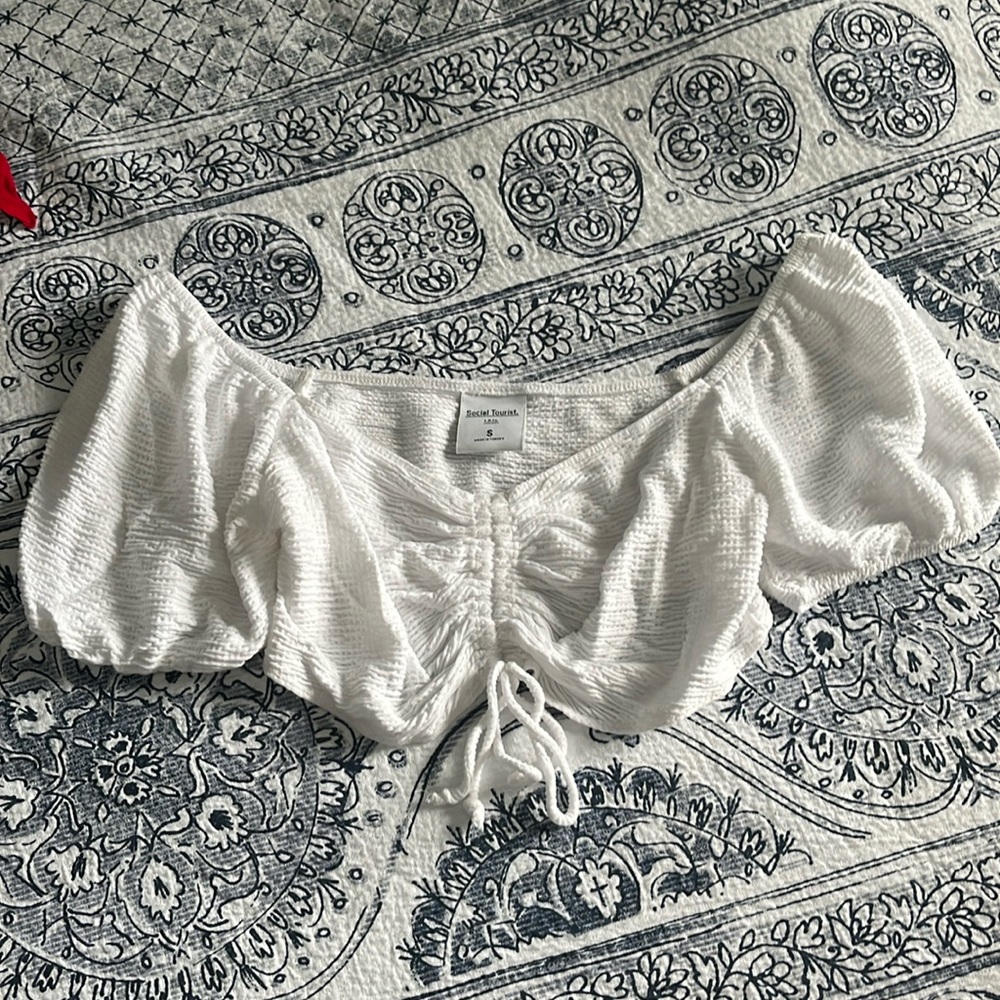 Hollister white Cropped shirt size S